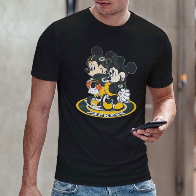 2023 NFL Green Bay Packers Mickey Mouse And Minnie Mouse Shirt Gift For Fan