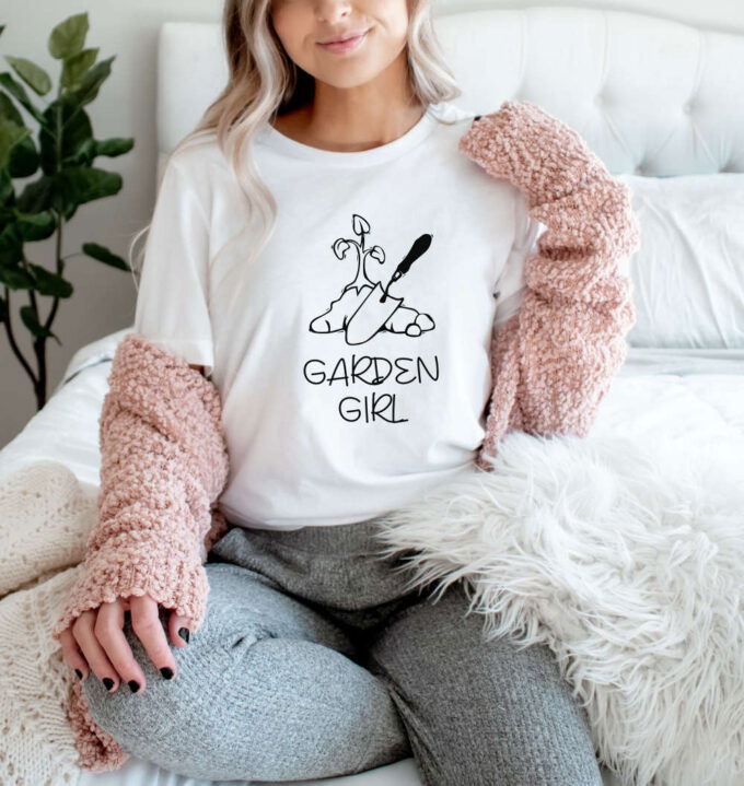 Garden Girl T shirt Plant Shirt Gardening Gift Plant Mom Gift Botanical Shirt Plant Gift Gardening Shirt Plant Lover Shirt