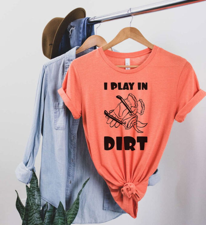 I Play In Dirt T shirt Plant Shirt Gardening Gift Plant Mom Gift Botanical Shirt Plant Gift Gardening Shirt Plant Lover Shirt