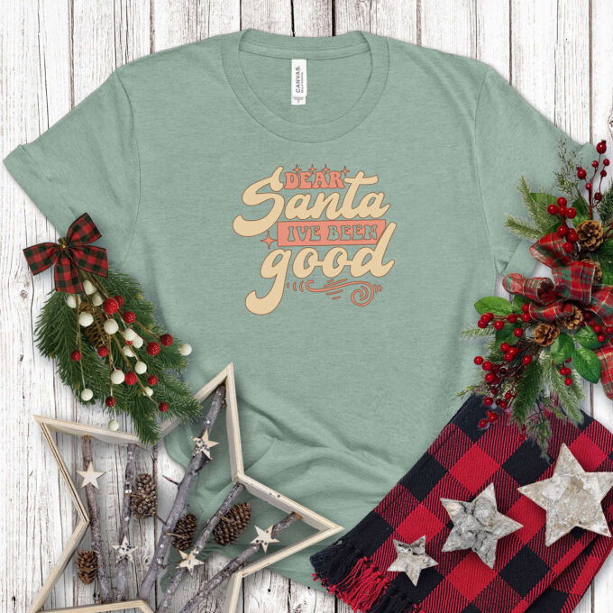 Christmas Retro Shirt: Retro Santa & Tree Tshirt – Perfect Holiday Gift!