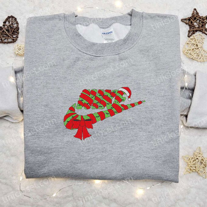 Nike Embroidered Christmas Wreath Sweatshirt – Best Gift Idea for Nike Fans!